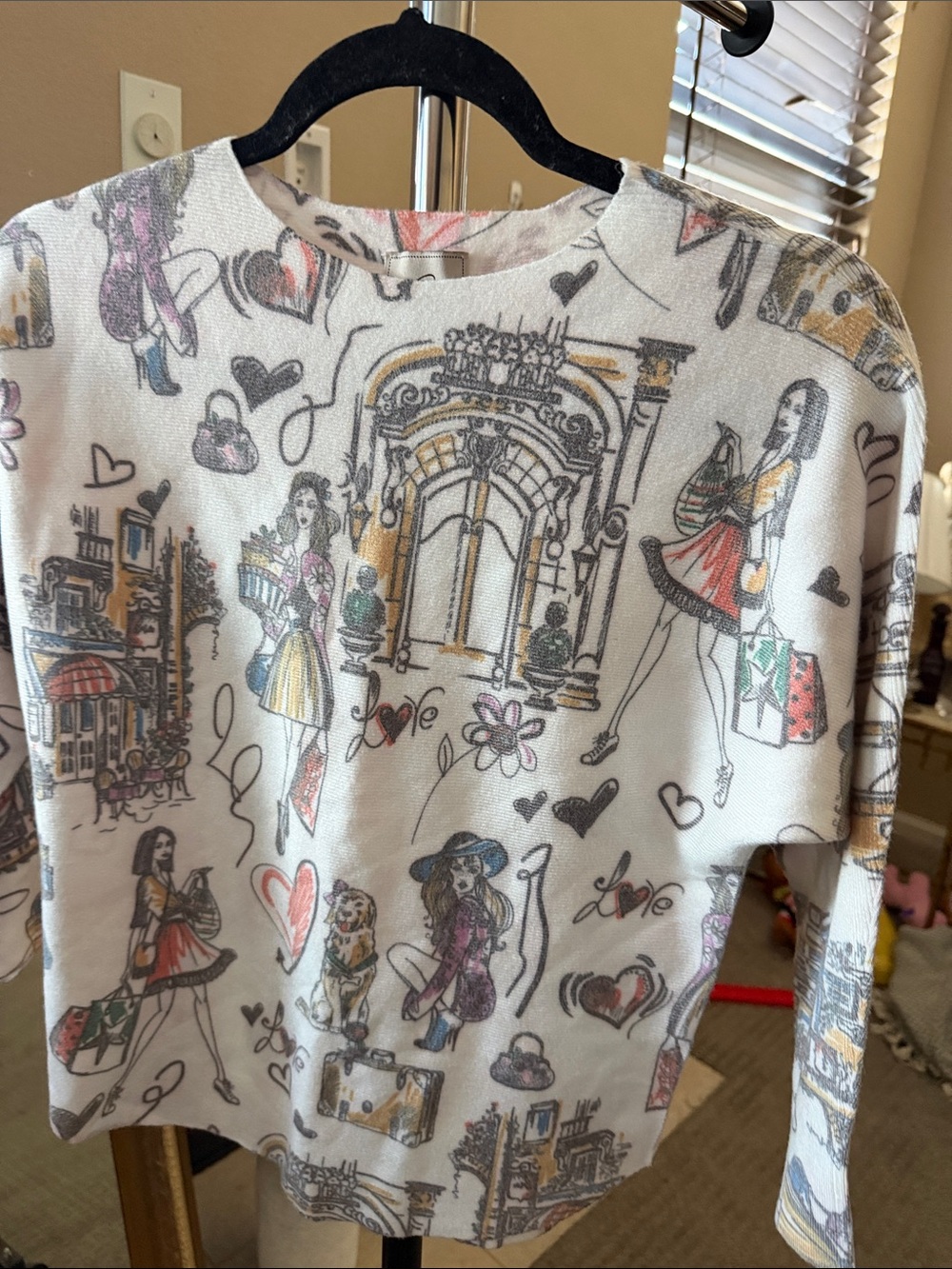 I1 Sioni White Long-Sleeve Tee with Colorful City Illustration